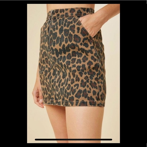 Hayden Dresses & Skirts - Hayden leopard zip miniskirt with pockets